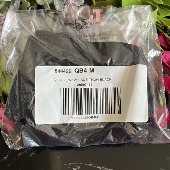 🖤🌶️Victoria’s Secret Wear Everywhere Lace Thong Panty-M-Pure Black - Picture 10 of 11